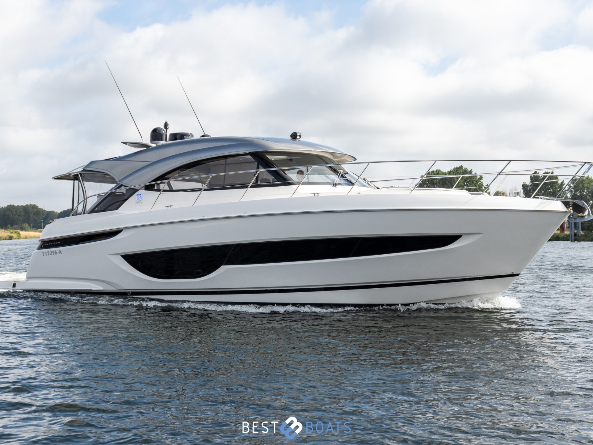 Riviera 4600 SPORT YACHT-PLATINUM EDITION