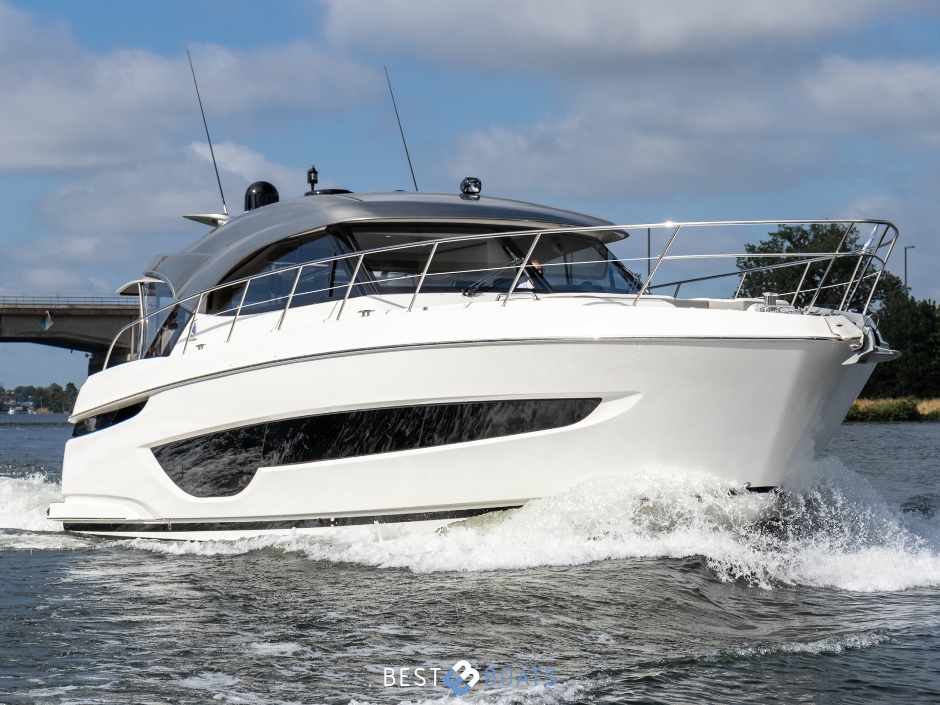 Riviera 4600 SPORT YACHT-PLATINUM EDITION