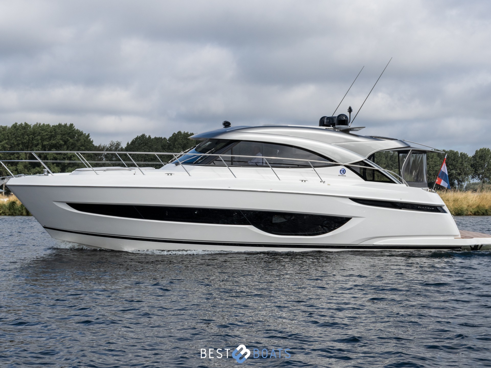 Riviera 4600 SPORT YACHT-PLATINUM EDITION