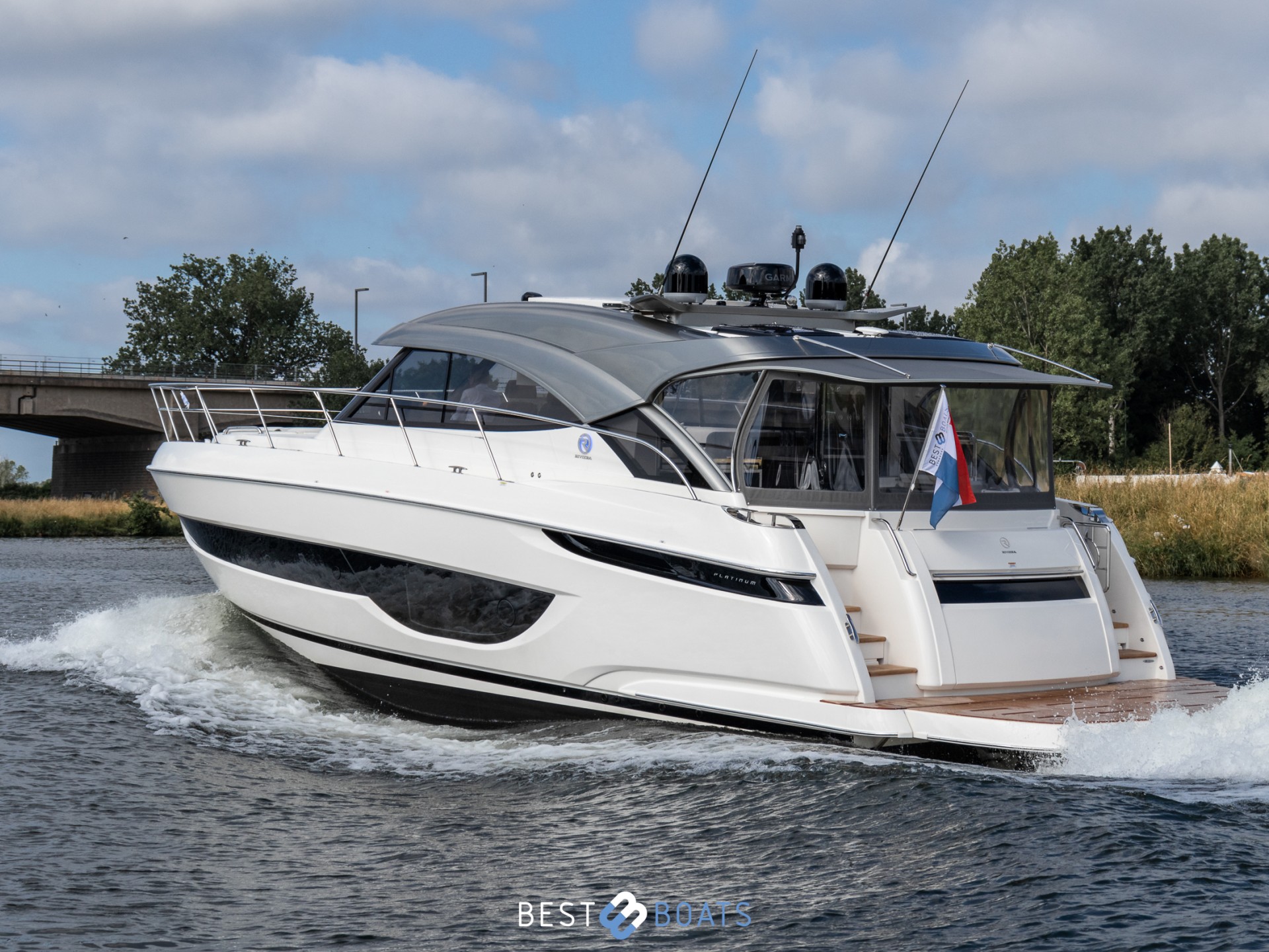 Riviera 4600 SPORT YACHT-PLATINUM EDITION