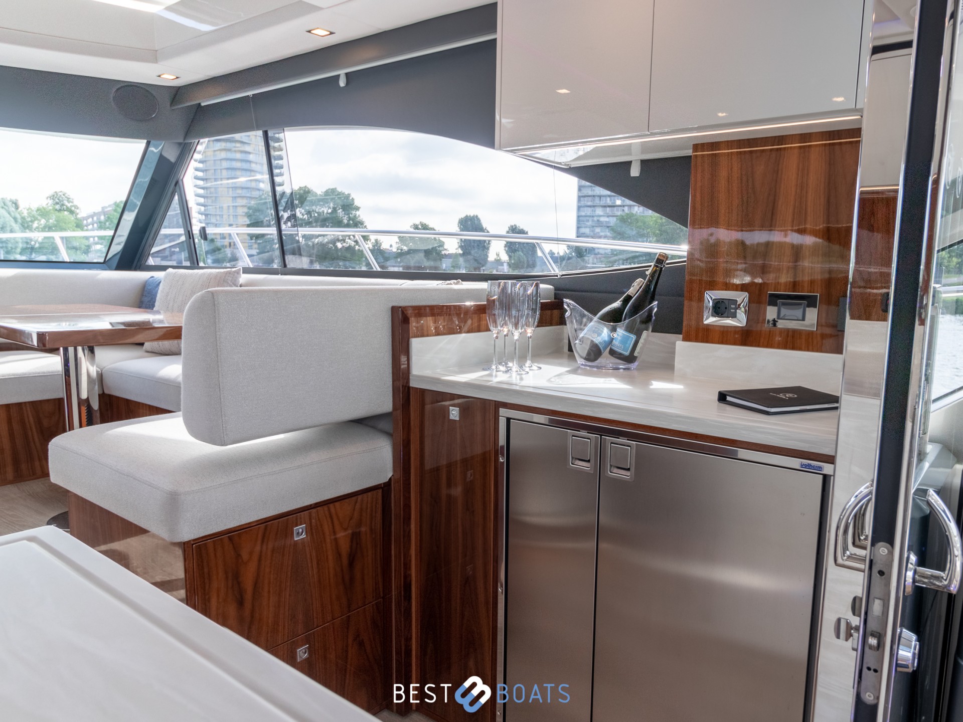 Riviera 4600 SPORT YACHT-PLATINUM EDITION